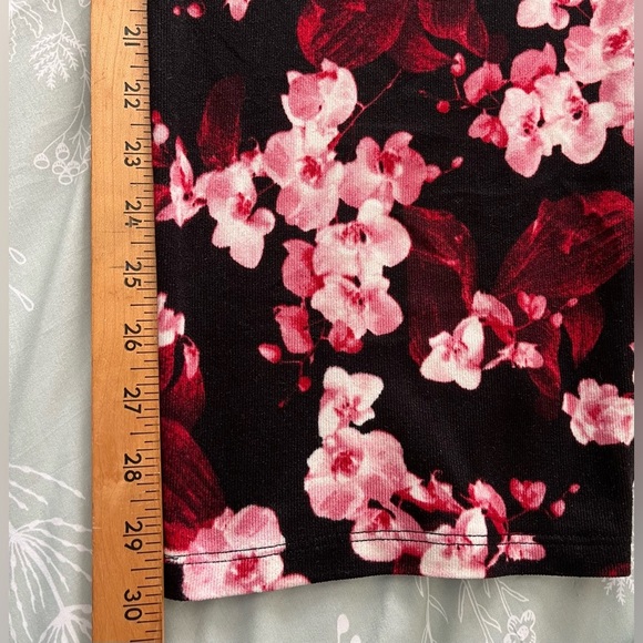 EUC Ambrielle Women’s Sleepwear Set Long Sleeve V-Neck & Floral Pants; Size L - Picture 10 of 12